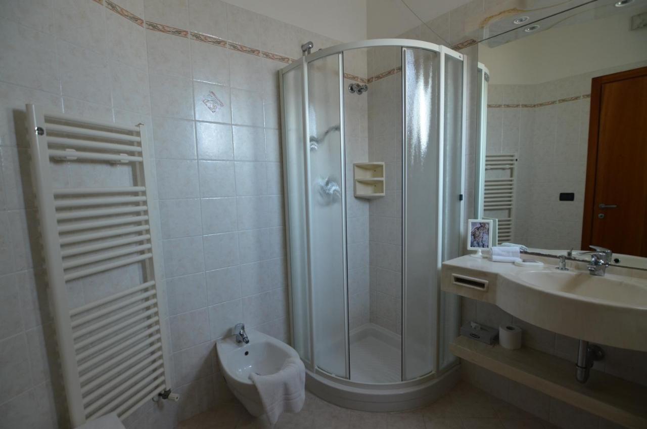 Hotel Londra Milano Marittima Esterno foto