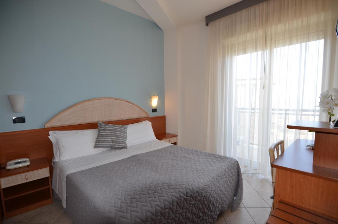 Hotel Londra Milano Marittima Esterno foto