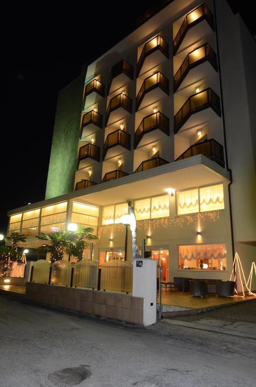 Hotel Londra Milano Marittima Esterno foto