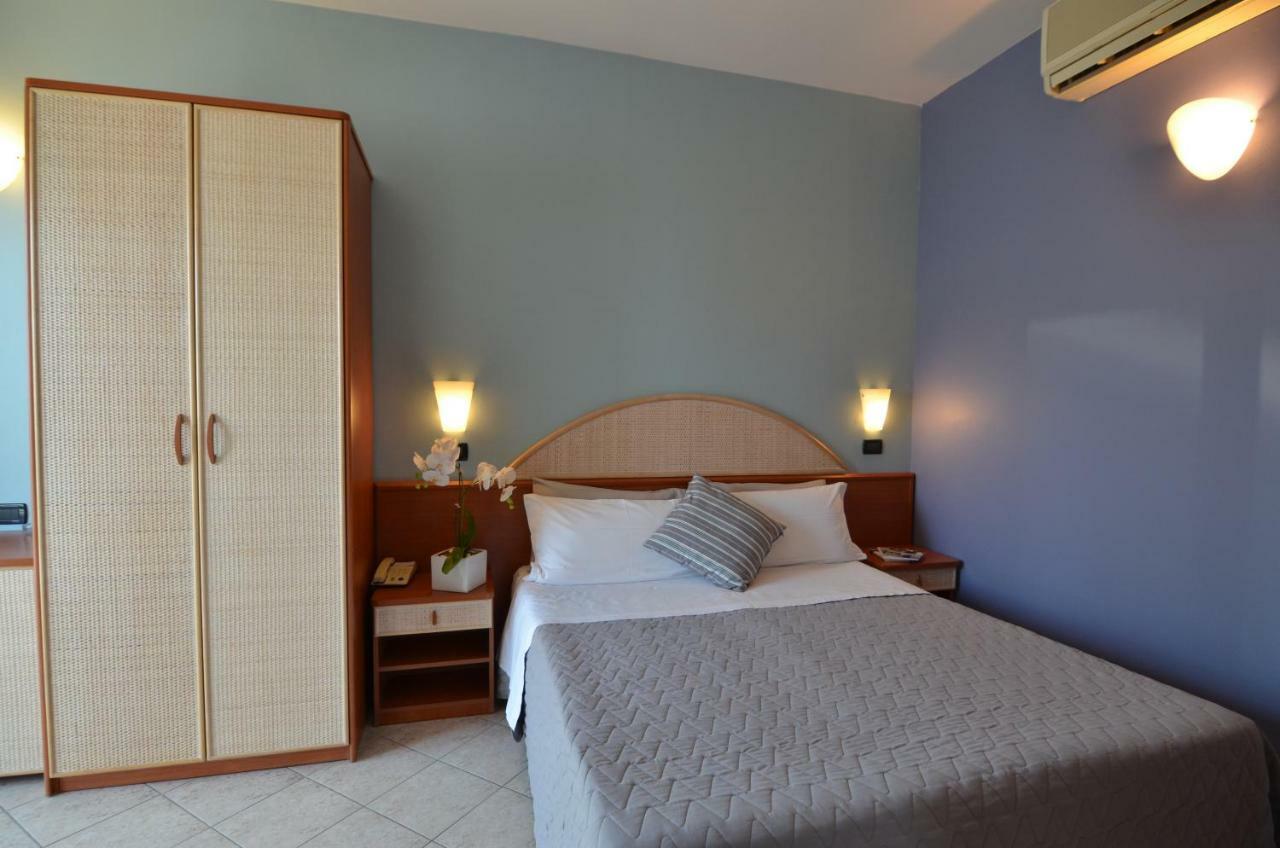Hotel Londra Milano Marittima Esterno foto