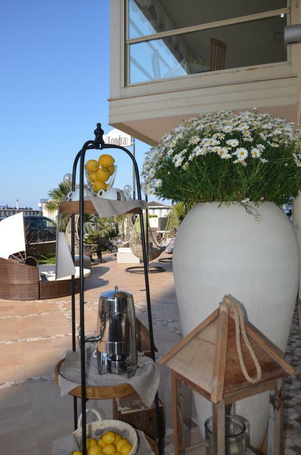 Hotel Londra Milano Marittima Esterno foto