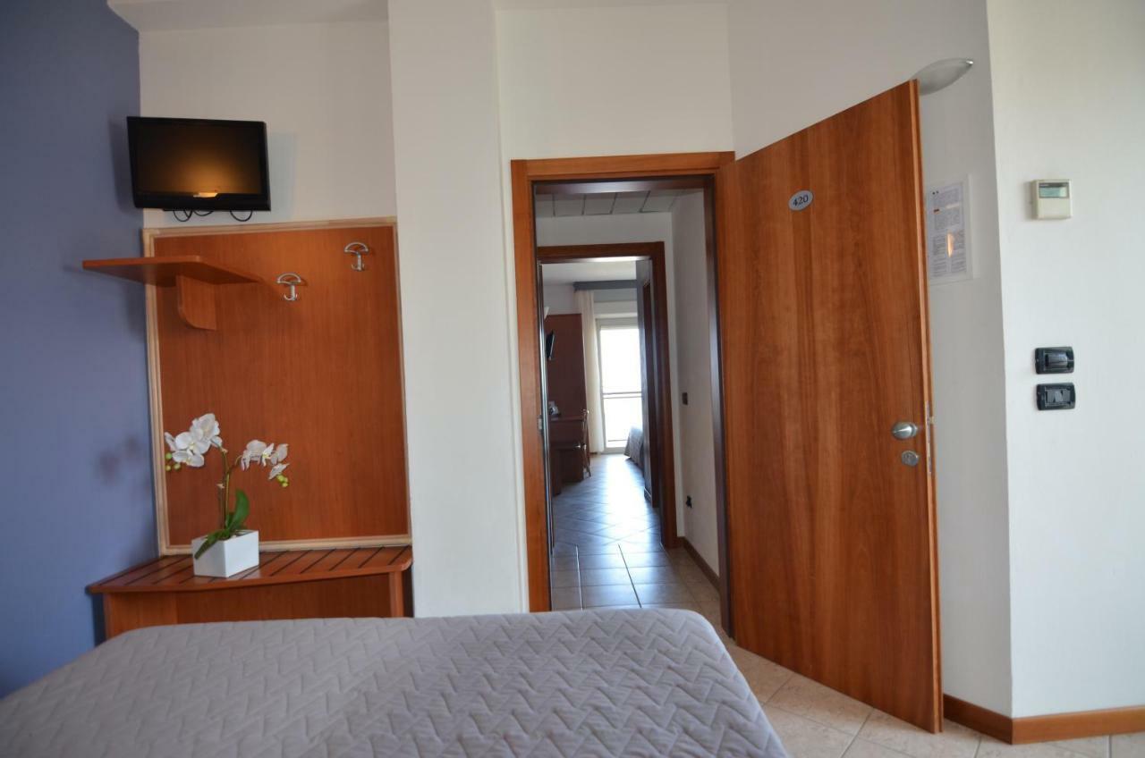 Hotel Londra Milano Marittima Esterno foto