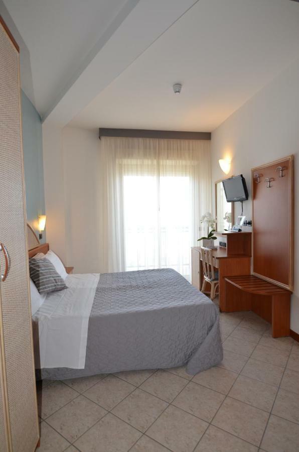 Hotel Londra Milano Marittima Esterno foto