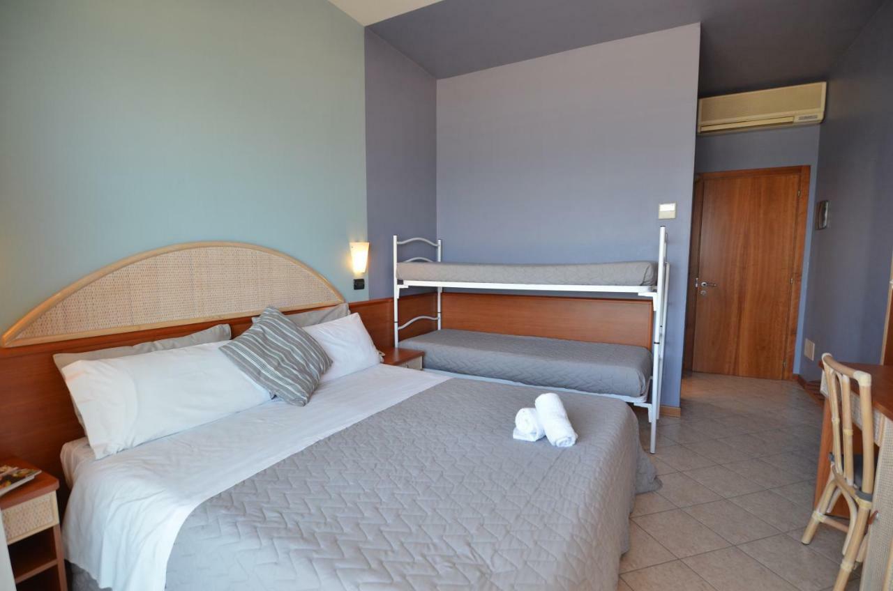 Hotel Londra Milano Marittima Esterno foto